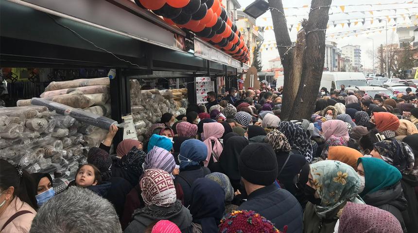 Yüzde 70 indirimi duyan koştu! Açılışta izdiham çıktı