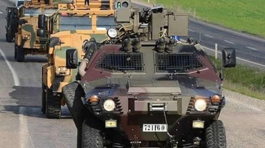 Bölücü teröristler seçimde görevli jandarma aracı yanında mayın patlattı