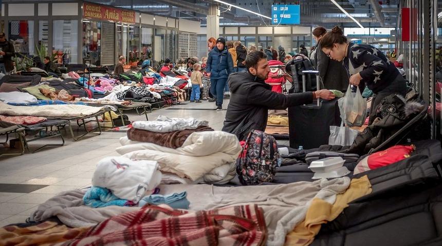 Ukrayna-Polonya sınırında mahsur kalan üçüncü ülke vatandaşları anlatıyor: 'Bizden başka herkesi aldılar'