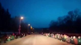 Ukraynalı askerin cenazesi gündem oldu! Diz çökerek son yolculuğuna uğurladılar