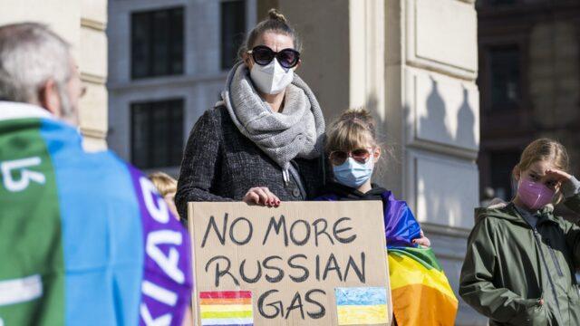 Ukrayna'nın işgalinin başlamasının ardından Frankfurt'ta Rus doğal gazı ve petrolünün kullanımının sona erdirilmesiyle ilgili protesto düzenlendi.