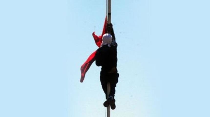 Bayrağı indiren kişi: Kimseden talimat almadım, pişmanım