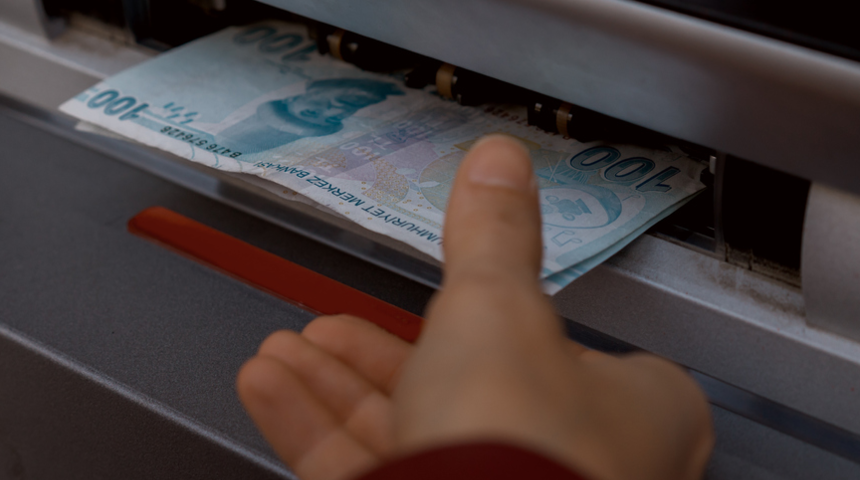 Bu dolandırıcılık numarasını savcı bile inandı! Hesabında ne kadar varsa verdi