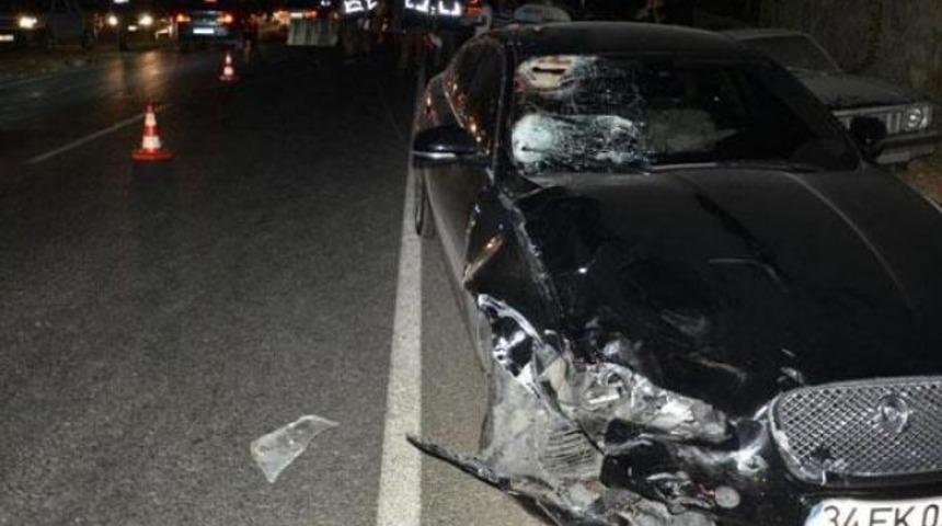 Motosiklete arkadan &ccedil;arptı: 2 kişi &ouml;ld&uuml;