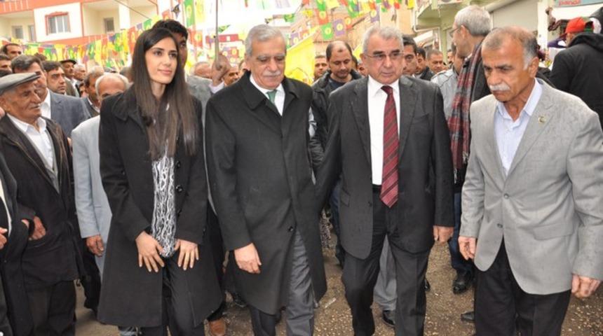 Ge&ccedil;mişte PKK'yla savaşan aşiret BDP'ye ge&ccedil;ti