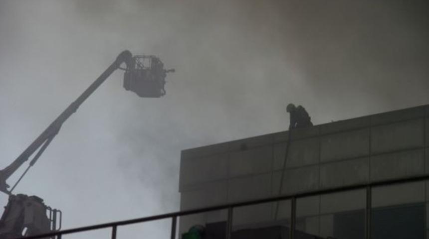 Samsung yandı 1 milyar dolar k&uuml;l oldu