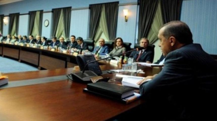 AK Parti'de kritik gün