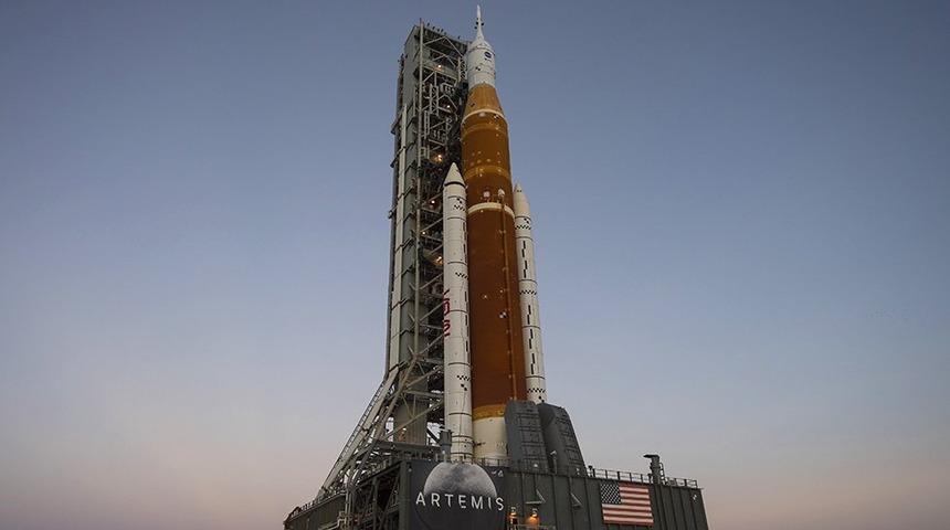 SLS: NASA'nın dev yeni Ay roketi