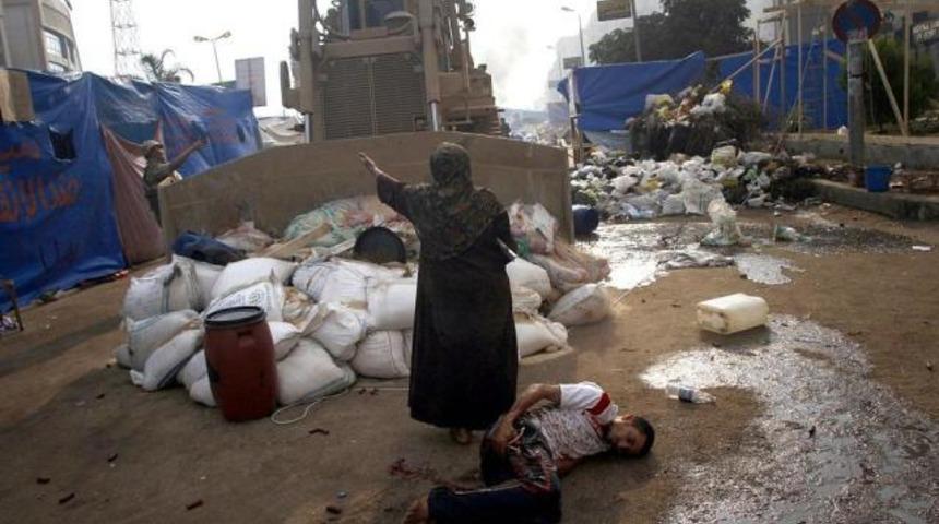 Buldozeri b&ouml;yle durdurup genci korudu