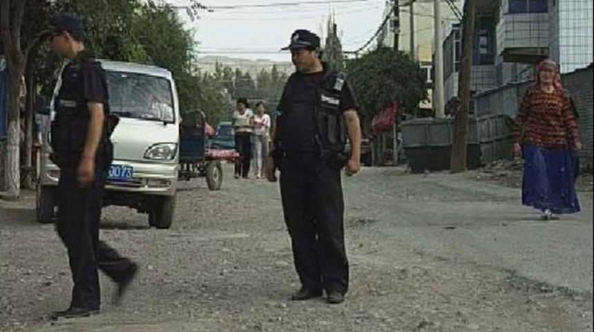 Uygur B&ouml;lgesi'nde karakola bı&ccedil;aklı saldırı: 11 &ouml;l&uuml;