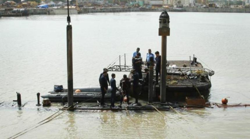 Hindistan'da kayıp denizcilere ulaşılamıyor