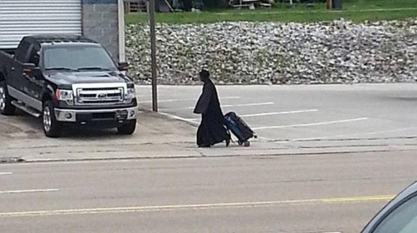 Siyahlar içindeki bu kadın kim?