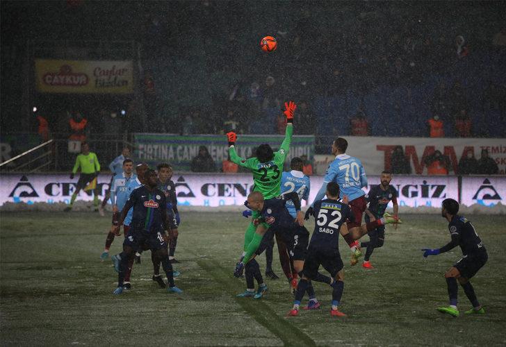 Trabzonspor kar tatilinde! Penaltıdan 3 gol atan Pohjanpalo, Rizespor'a galibiyeti getirdi