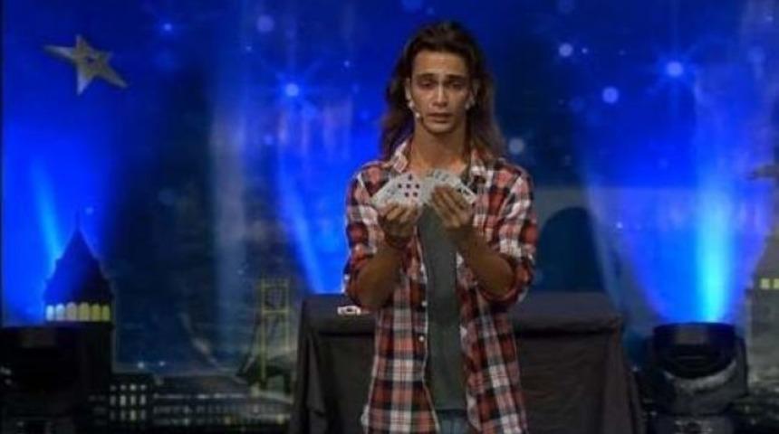 Berk U&ccedil;kun'dan Yetenek Sizsiniz'de muhteşem ill&uuml;zyon