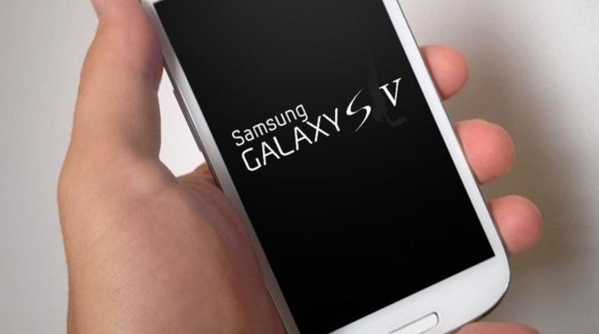 Galaxy S5 ve iPhone 5S karşı karşıya