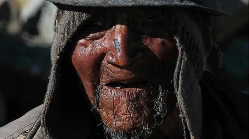 D&uuml;nyanın en yaşlı insanı baston kullanmıyor