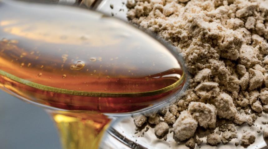 Kemik ağrılarını bıçak gibi keser! Hemen balla karıştırıp bir kaşık yiyin