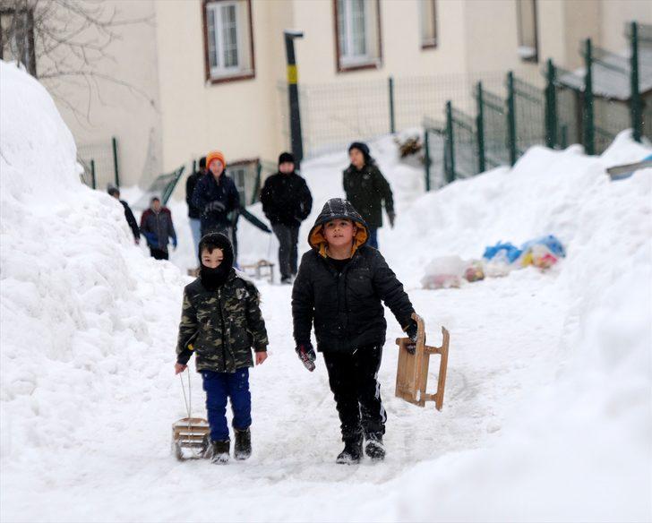 Martta yağan kar babalar ve çocukları için eğlenceye dönüştü G1