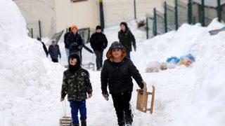 Martta yağan kar babalar ve çocukları için eğlenceye dönüştü