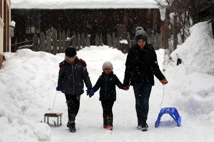 Martta yağan kar babalar ve çocukları için eğlenceye dönüştü G2