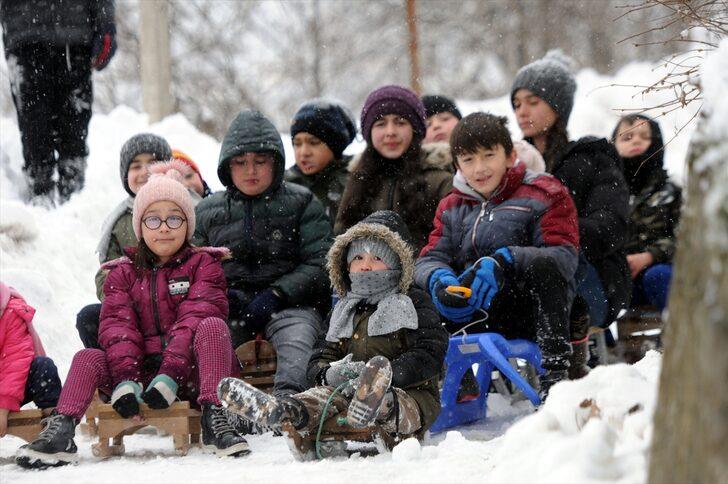 Martta yağan kar babalar ve çocukları için eğlenceye dönüştü G3