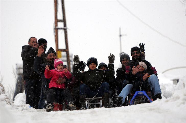 Martta yağan kar babalar ve çocukları için eğlenceye dönüştü G5