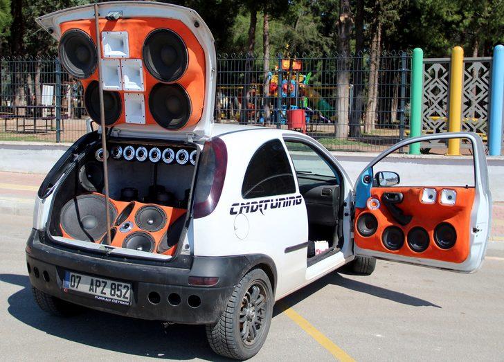 Antalyalı genç 50 bin TL'lik aracına 140 bin TL'lik ses sistemi kurdurdu! Geceleri nöbet tutuyor G3