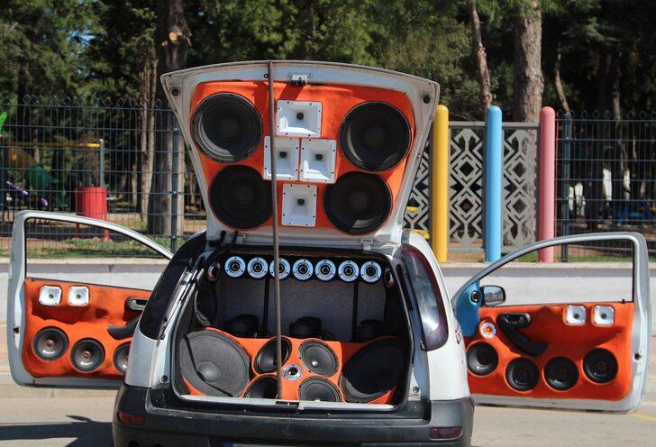 Antalyalı genç 50 bin TL'lik aracına 140 bin TL'lik ses sistemi kurdurdu! Geceleri nöbet tutuyor G4