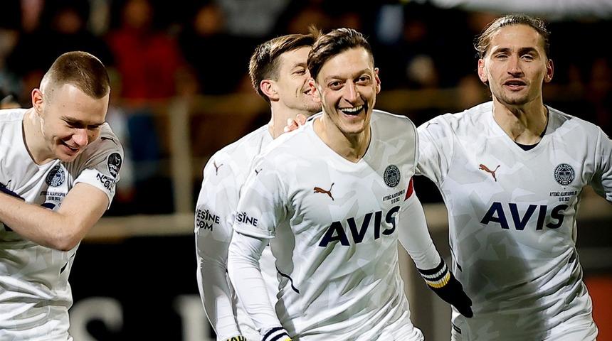 Fenerbahçe'de İsmail Kartal, Mesut Özil için kararını verdi!