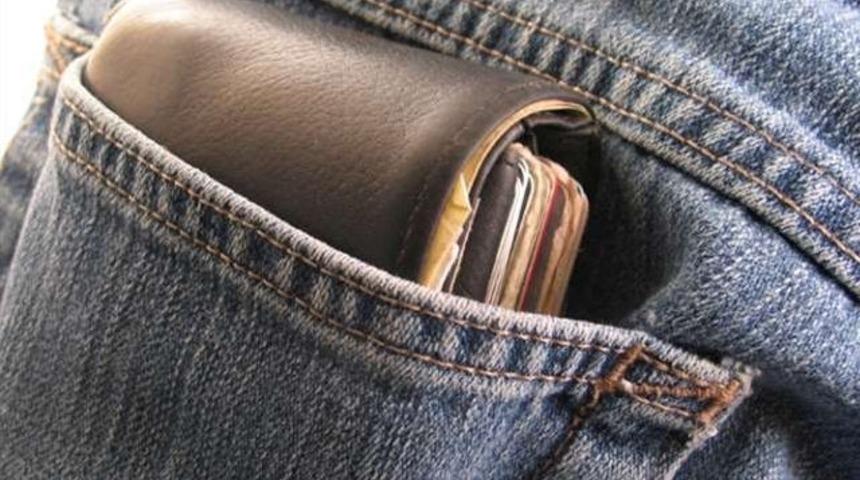 Arka cepte taşınan c&uuml;zdan siyatik yapıyor