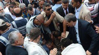 Bekir Bozdağ'a yumruklu saldırı