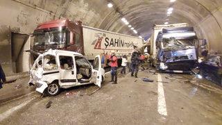Son dakika... Bolu Dağı Tüneli'nde zincirleme trafik kazası! Yol 20.00'ye kadar kapalı kaldı