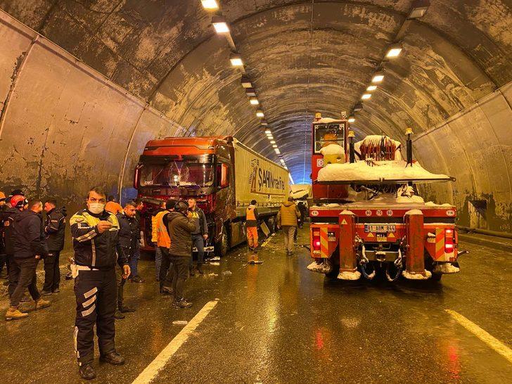 Son dakika... Bolu Dağı Tüneli'nde zincirleme trafik kazası! Yol 20.00'ye kadar kapalı kaldı G1