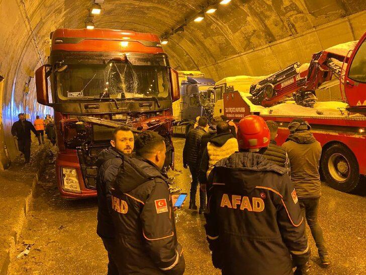 Son dakika... Bolu Dağı Tüneli'nde zincirleme trafik kazası! Yol 20.00'ye kadar kapalı kaldı G3