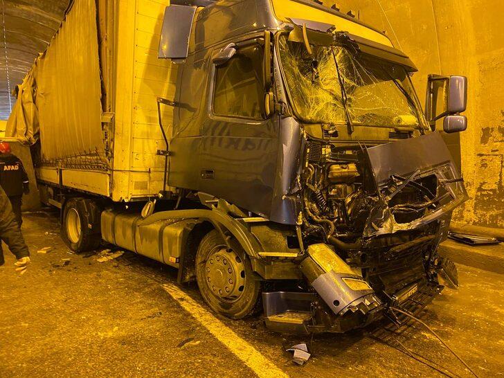 Son dakika... Bolu Dağı Tüneli'nde zincirleme trafik kazası! Yol 20.00'ye kadar kapalı kaldı G4