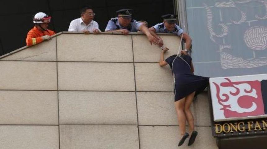 İntihar girişimi kelepçeyle önlendi