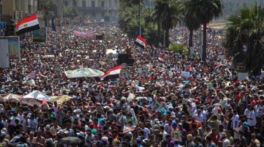 Mısır'da 'Öfke Cuması': 100'den fazla ölü