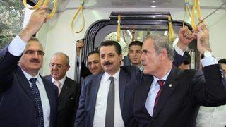 İlk yerli tramvay yolda kaldı