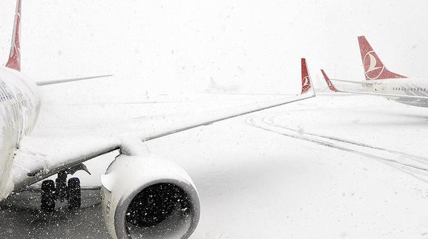 Son dakika: İstanbul'da hava yolu ulaşımına kar engeli! 