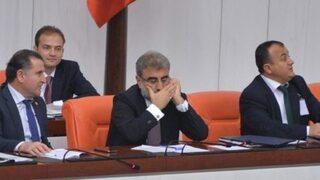 Genel Kurul'da Bakan Yıldız'ı Başbakan Davutoğlu ararsa..