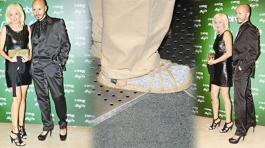 Kadın Ayakkabısıyla Partiye Geldi