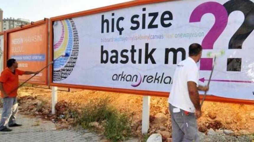 Bu reklam afişi olay oldu!