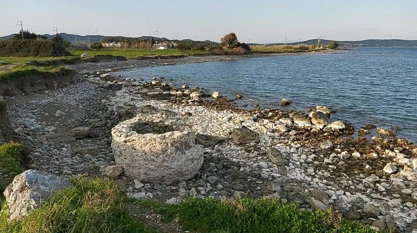 Datça'da deniz çekilince 2 bin yıllık limanın kalıntıları gün yüzüne çıktı!