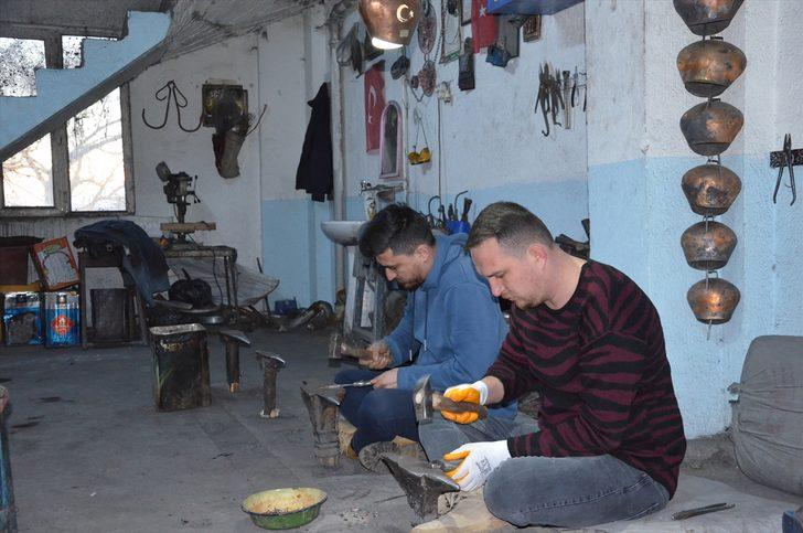 Manisa'daki Çancı ailesi "Saya'nın Sesi" için atölyede G1