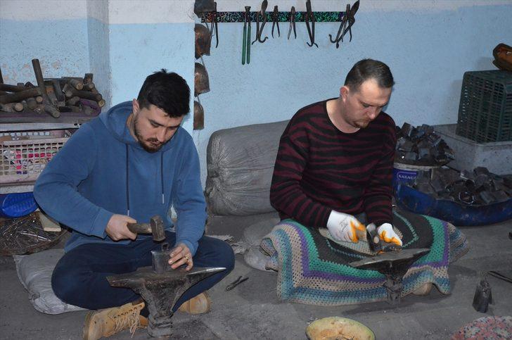 Manisa'daki Çancı ailesi "Saya'nın Sesi" için atölyede G2