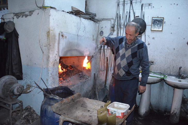 Manisa'daki Çancı ailesi "Saya'nın Sesi" için atölyede G5