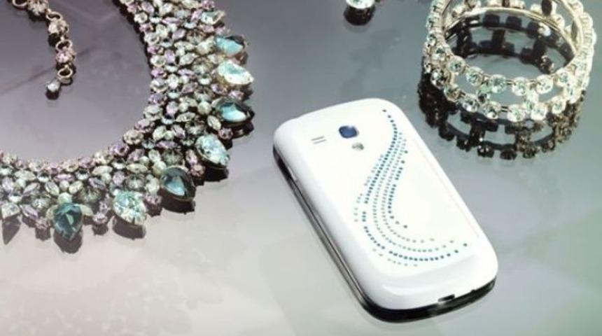 Samsung Galaxy S3 Mini Crystal Edition geliyor