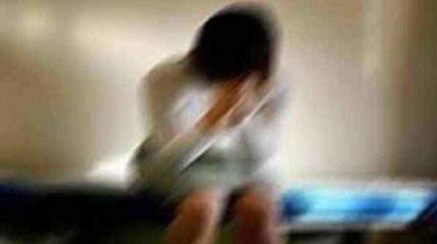 Kadın &ouml;ğretmen 2 erkek &ouml;ğrencisiyle ilişki yaşadı