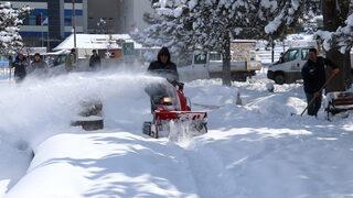 Kars Valisi Türker Öksüz'den uyarı: Zorunlu olmadıkça evden çıkmayın