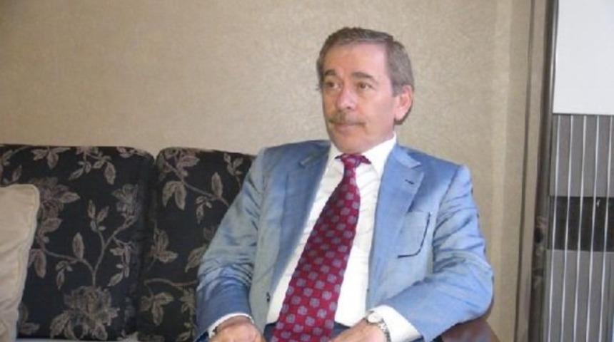 Abdüllatif Şener: Teröristler kebap yemeğe Türkiye'ye geliyor